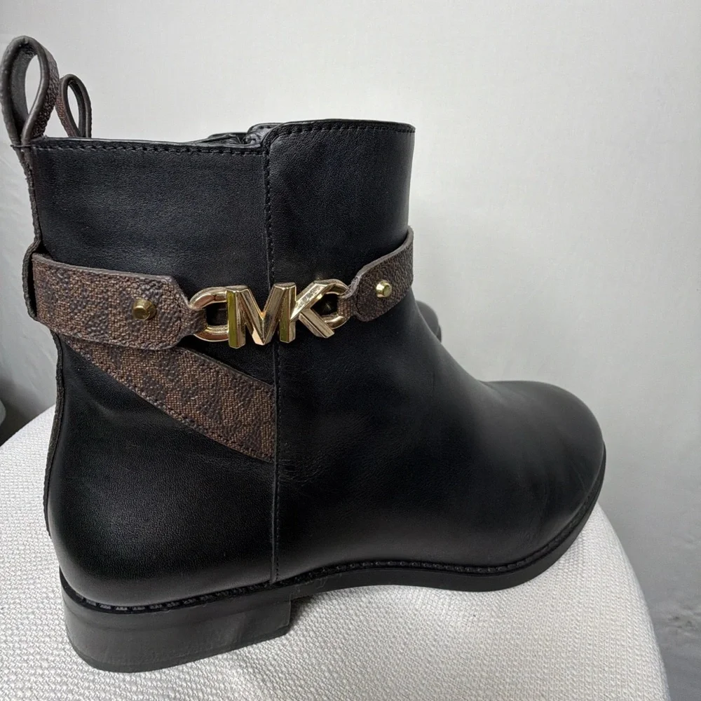 Michael Kors Black Leather Ankle Boots women’s Size 8 MK Logo Strap(B82)✨